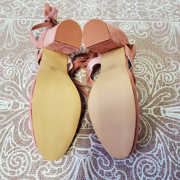 Heels - Picture 4 of 5